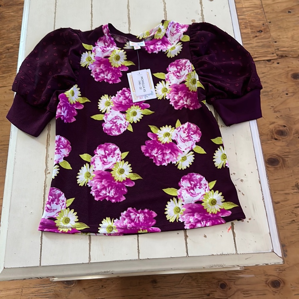 Woman’s xs  LulaRoe Moriella top new with tags